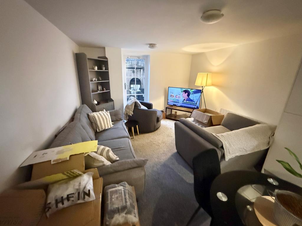 Lot: 93 - GROUND FLOOR TWO-BEDROOM FLAT WITH PATIO - Living room